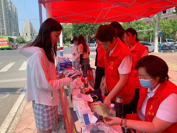 助力學子圓夢，踐行國企擔當  安徽鹽業地產集團組織愛心助考公益活動